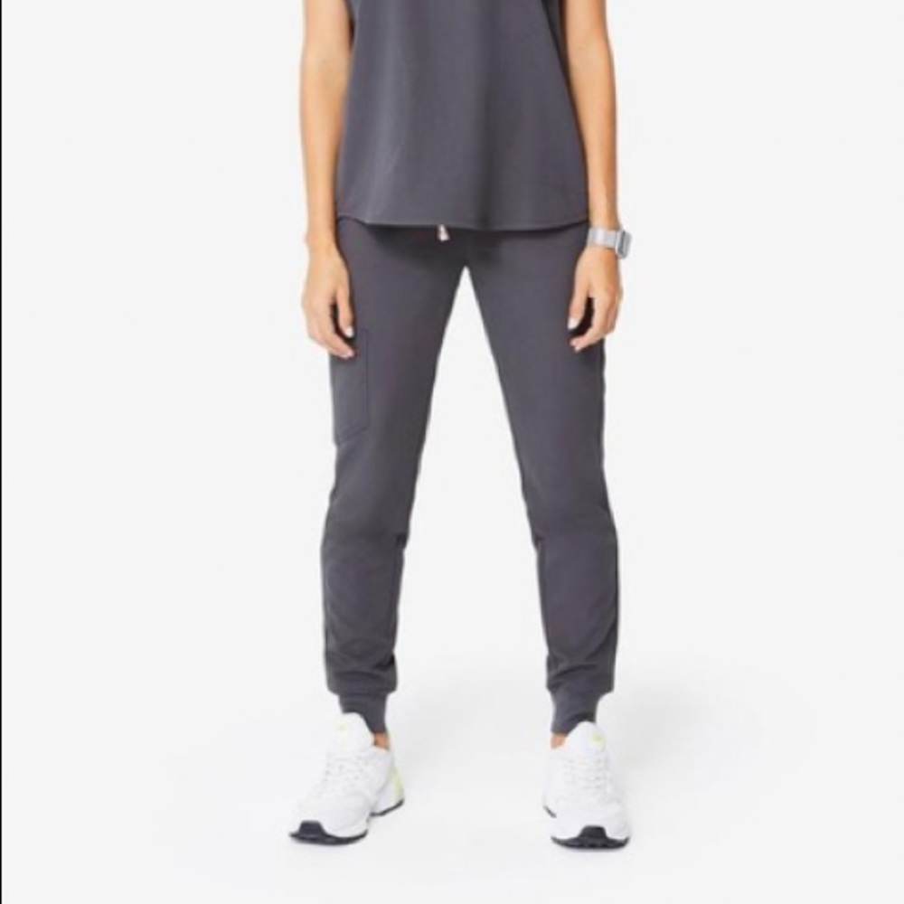 Zamora joggers.